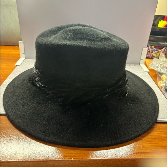 GIGI BURRIS Black rabbit Felt Hat with Feather Detail - Picture 1 of 6